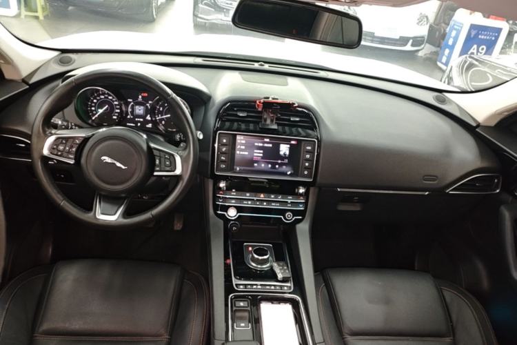 Used Jaguar F-PACE 2018 2.0T Four-Wheel Drive Urban Luxury Edition Center Console