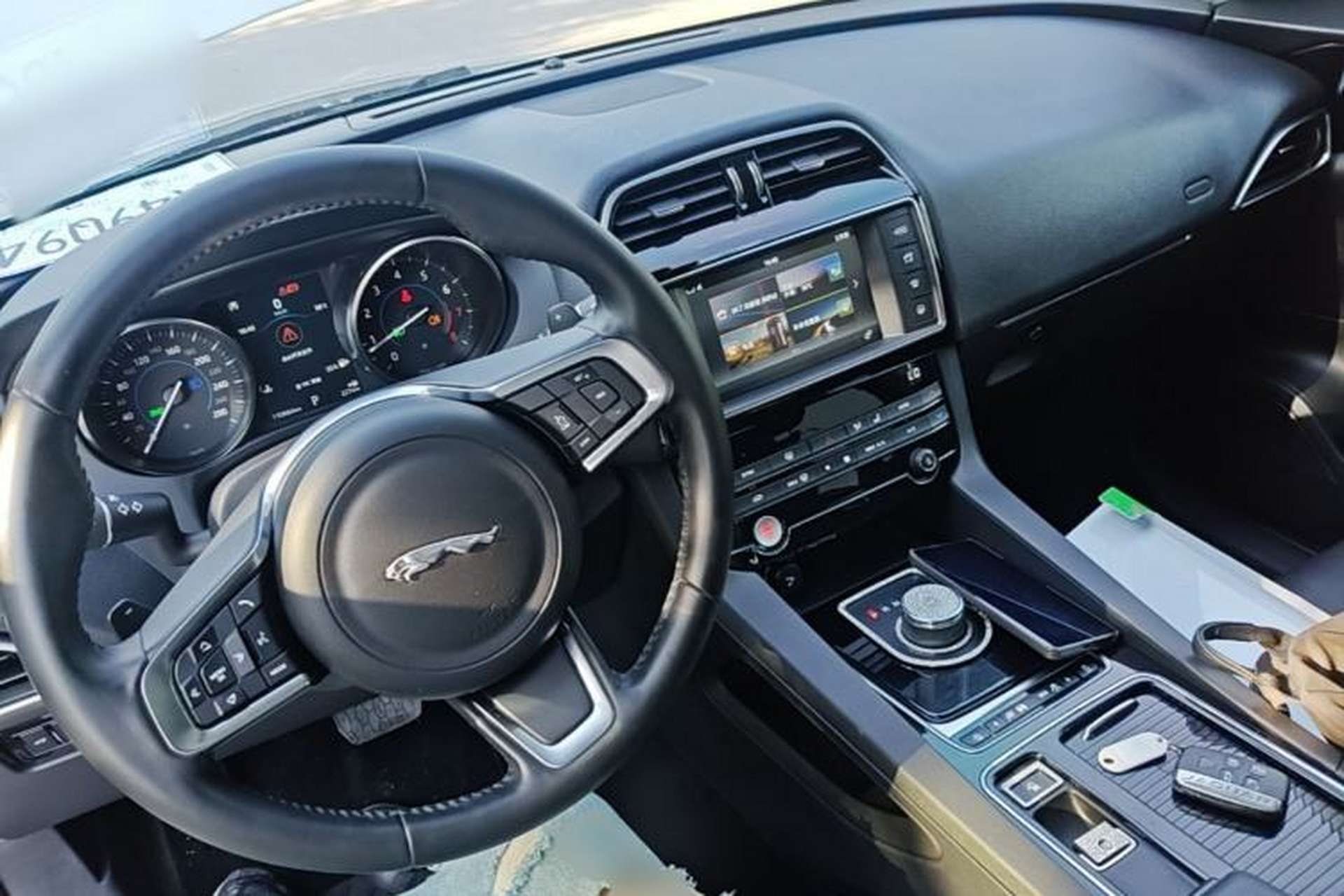 Used Jaguar F-PACE 2018 2.0T Four-Wheel Drive Urban Luxury Edition Center Console