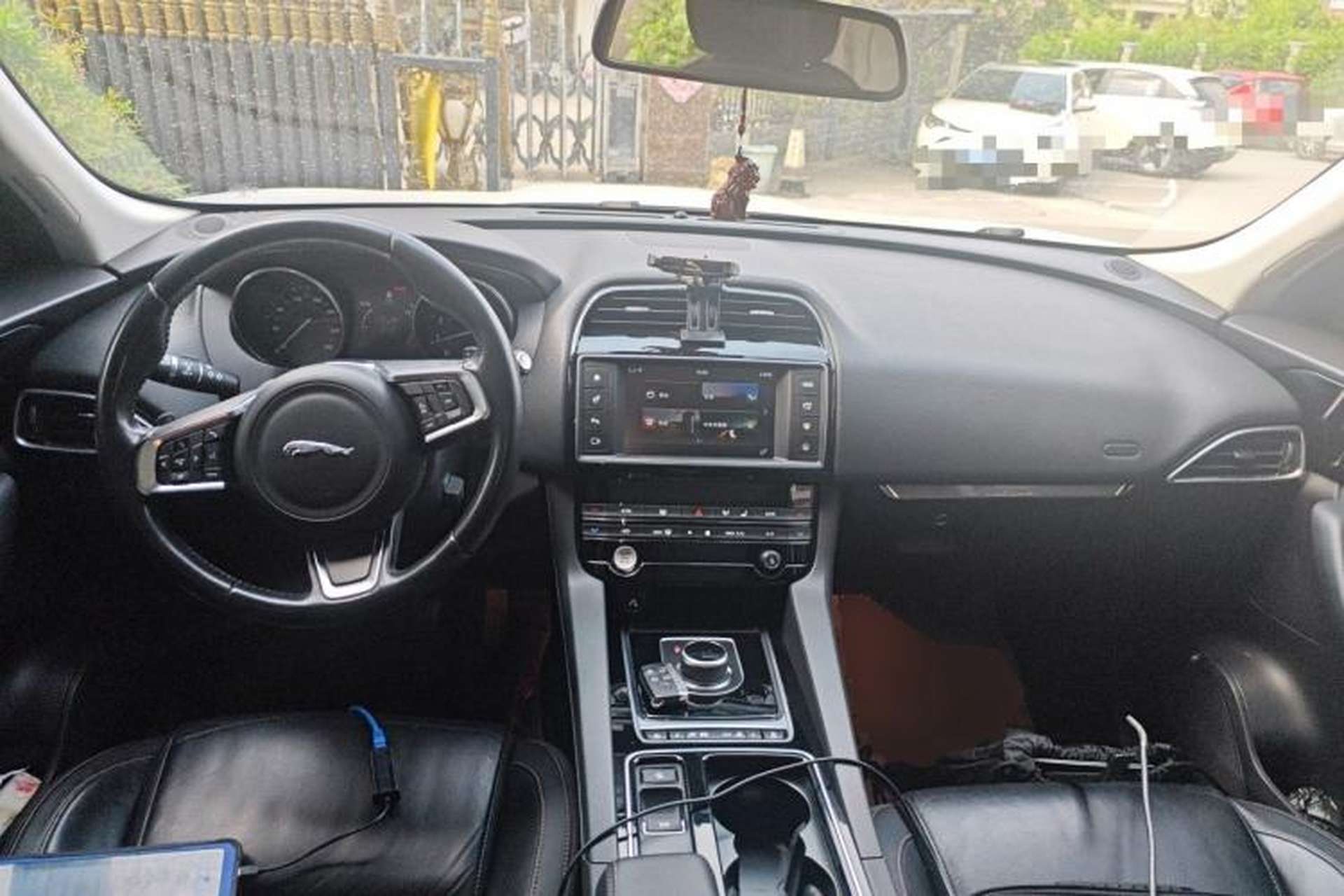 Used Jaguar F-PACE 2018 2.0T Four-Wheel Drive Urban Luxury Edition Center Console