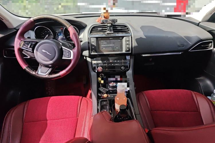 Used Jaguar F-PACE 2018 2.0T Four-Wheel Drive Urban Luxury Edition Center Console