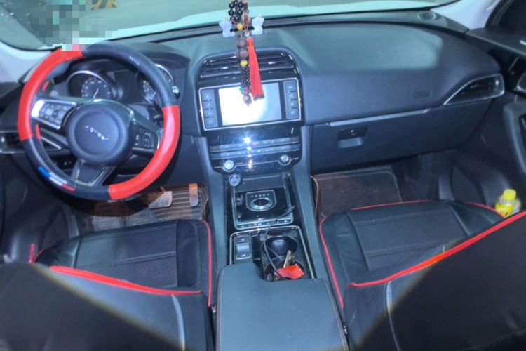 Used Jaguar F-PACE 2018 2.0T Four-Wheel Drive Urban Luxury Edition Center Console