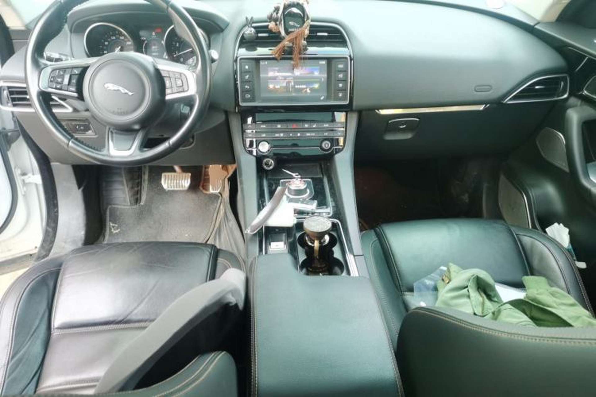 Used Jaguar F-PACE 2018 2.0T Four-Wheel Drive Urban Luxury Edition Center Console