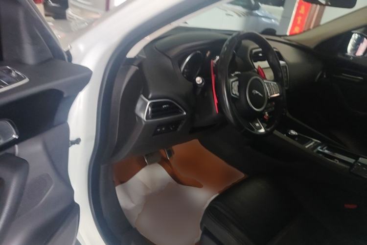 Used Jaguar F-PACE 2018 2.0T Two-Wheel Drive Urban Deluxe Edition Driver Seat