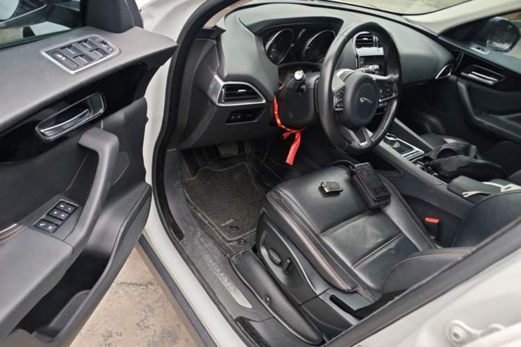 Used Jaguar F-PACE 2018 2.0T Two-Wheel Drive Urban Deluxe Edition Driver Seat