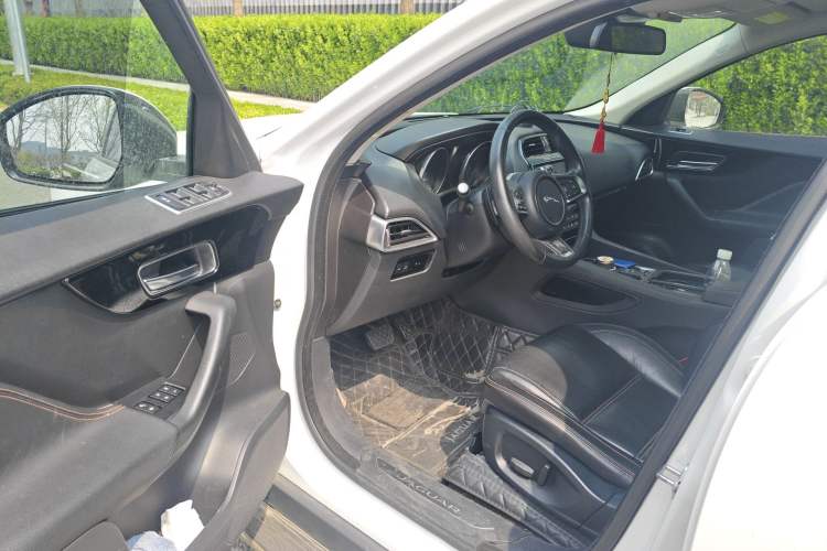 Used Jaguar F-PACE 2018 2.0T Two-Wheel Drive Urban Deluxe Edition Driver Seat