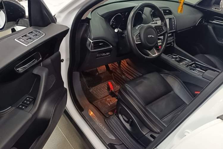 Used Jaguar F-PACE 2018 2.0T Four-Wheel Drive Urban Luxury Edition Driver Seat