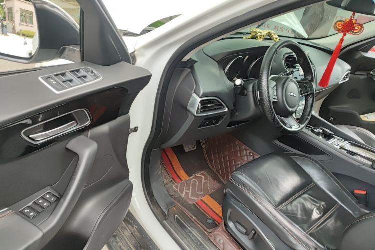 Used Jaguar F-PACE 2018 2.0T Two-Wheel Drive Urban Deluxe Edition Driver Seat