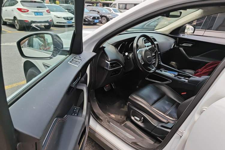 Used Jaguar F-PACE 2018 2.0T Two-Wheel Drive Urban Deluxe Edition Driver Seat