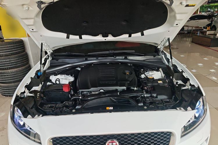 Used Jaguar F-PACE 2018 2.0T Two-Wheel Drive Urban Deluxe Edition Engine Bay