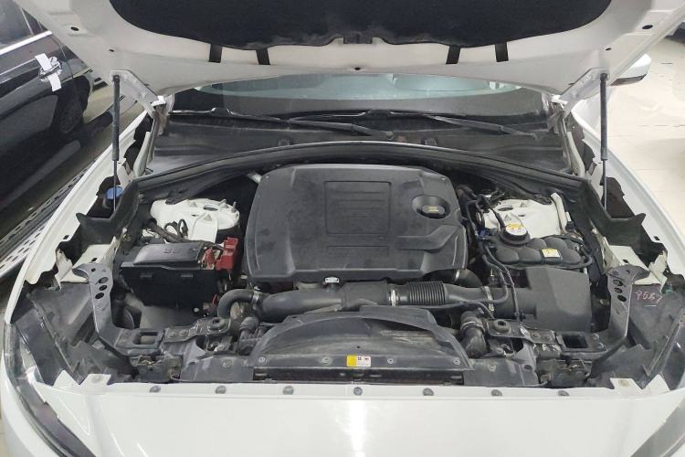 Used Jaguar F-PACE 2018 2.0T Two-Wheel Drive Urban Deluxe Edition Engine Bay