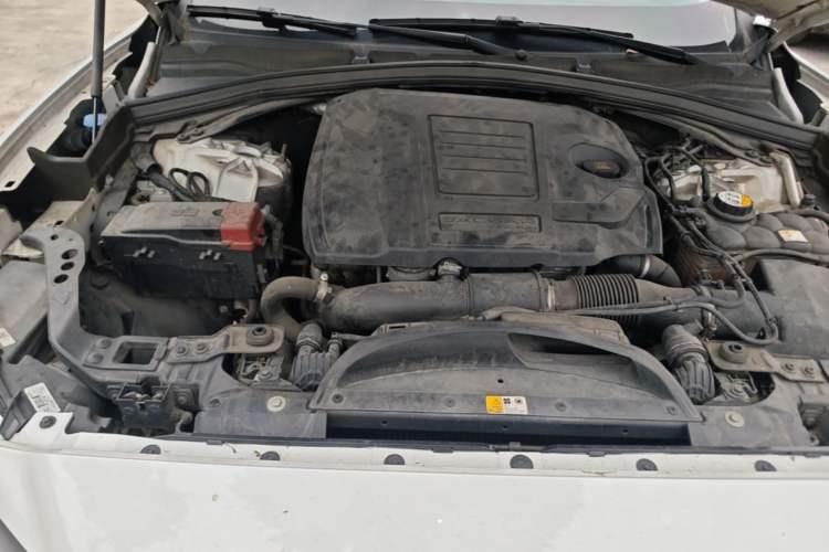 Used Jaguar F-PACE 2018 2.0T Two-Wheel Drive Urban Deluxe Edition Engine Bay