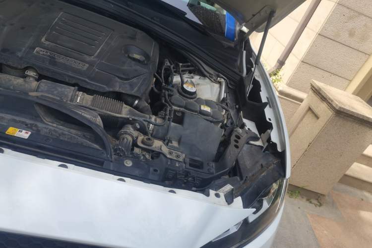 Used Jaguar F-PACE 2018 2.0T Four-Wheel Drive Urban Luxury Edition Engine Bay Left
