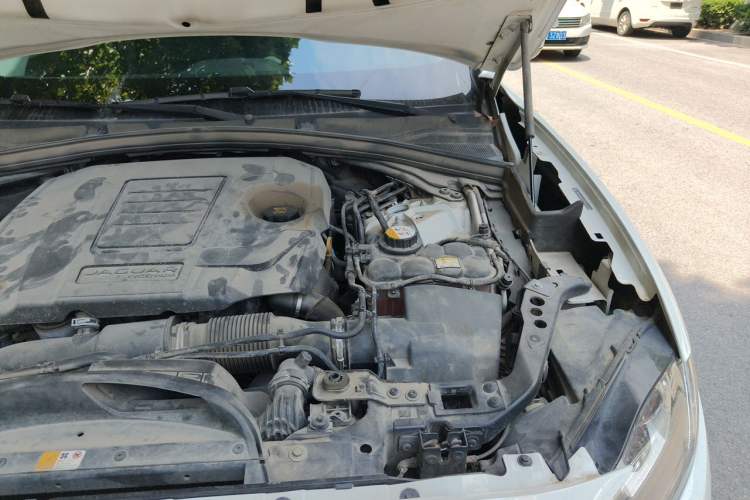 Used Jaguar F-PACE 2018 2.0T Four-Wheel Drive Urban Luxury Edition Engine Bay Left