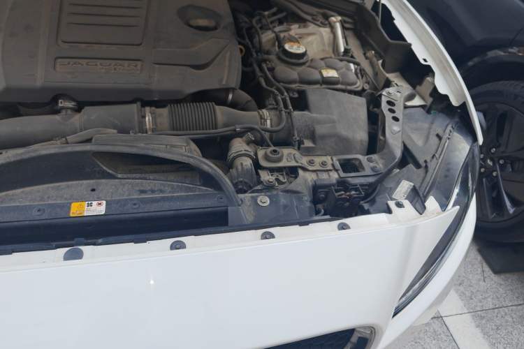 Used Jaguar F-PACE 2018 2.0T Four-Wheel Drive Urban Luxury Edition Engine Bay Left