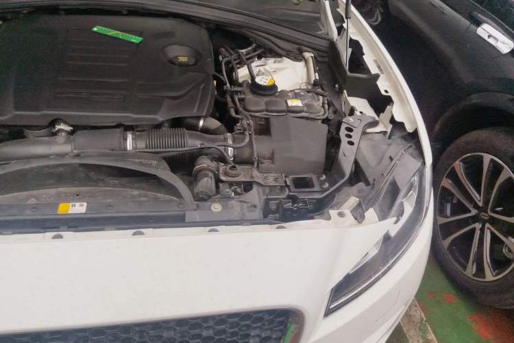 Used Jaguar F-PACE 2018 2.0T Four-Wheel Drive Urban Luxury Edition Engine Bay Left