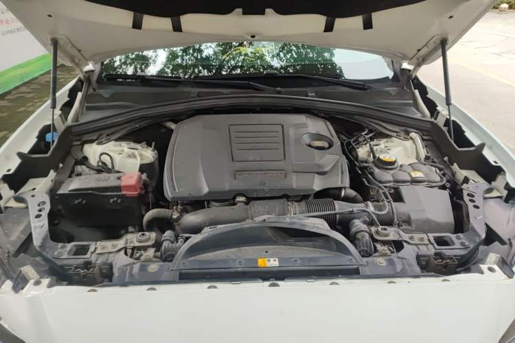 Used Jaguar F-PACE 2018 2.0T Two-Wheel Drive Urban Deluxe Edition Engine Bay