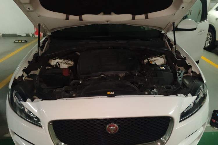 Used Jaguar F-PACE 2018 2.0T Four-Wheel Drive Urban Luxury Edition Engine Bay