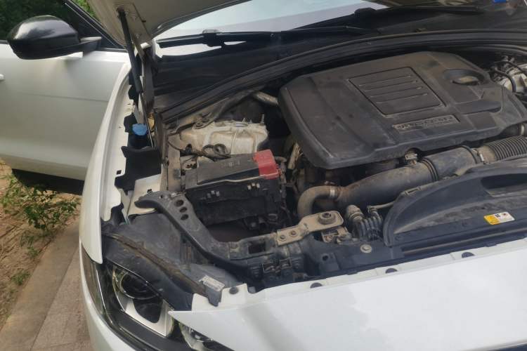 Used Jaguar F-PACE 2018 2.0T Four-Wheel Drive Urban Luxury Edition Engine Bay Right