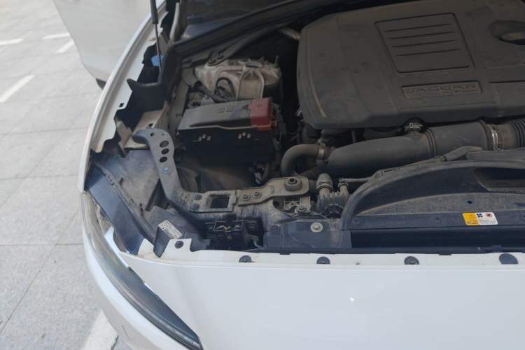 Used Jaguar F-PACE 2018 2.0T Four-Wheel Drive Urban Luxury Edition Engine Bay Right
