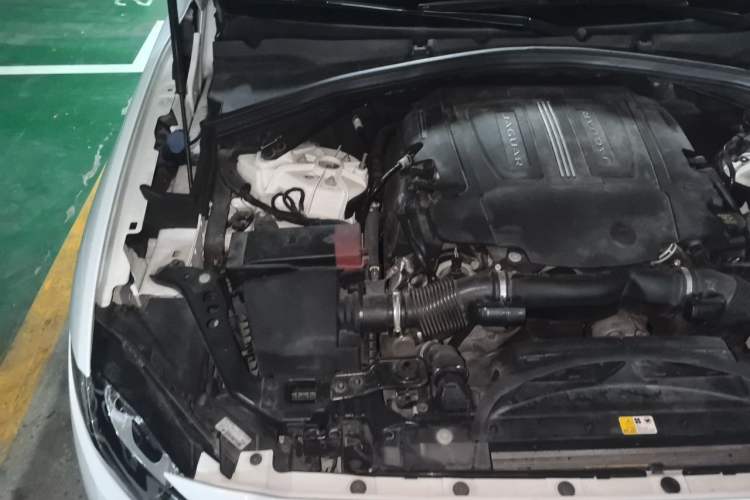 Used Jaguar F-PACE 2018 3.0 SC Four-Wheel Drive R-Sport Sport Edition Engine Bay Right