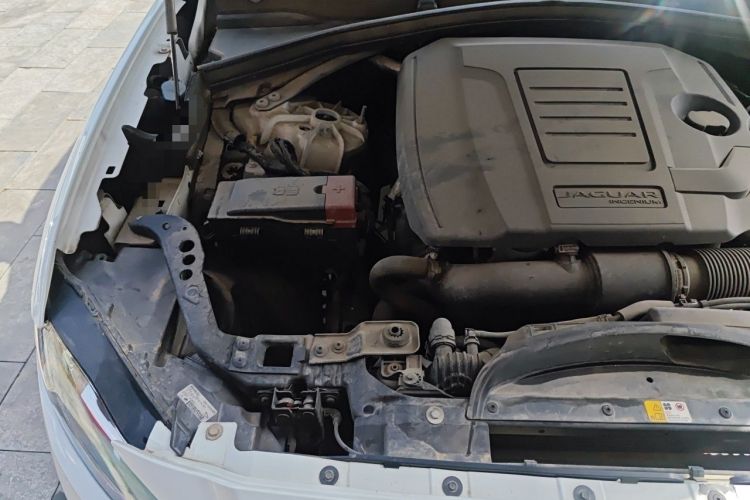 Used Jaguar F-PACE 2018 2.0T Four-Wheel Drive Urban Luxury Edition Engine Bay Right