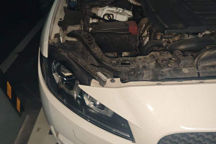 Used Jaguar F-PACE 2018 2.0T Two-Wheel Drive Urban Deluxe Edition Engine Bay Right