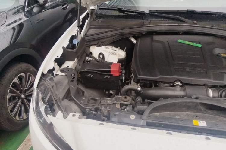 Used Jaguar F-PACE 2018 2.0T Four-Wheel Drive Urban Luxury Edition Engine Bay Right