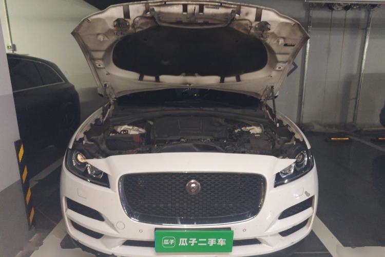 Used Jaguar F-PACE 2018 2.0T Two-Wheel Drive Urban Deluxe Edition Engine Bay