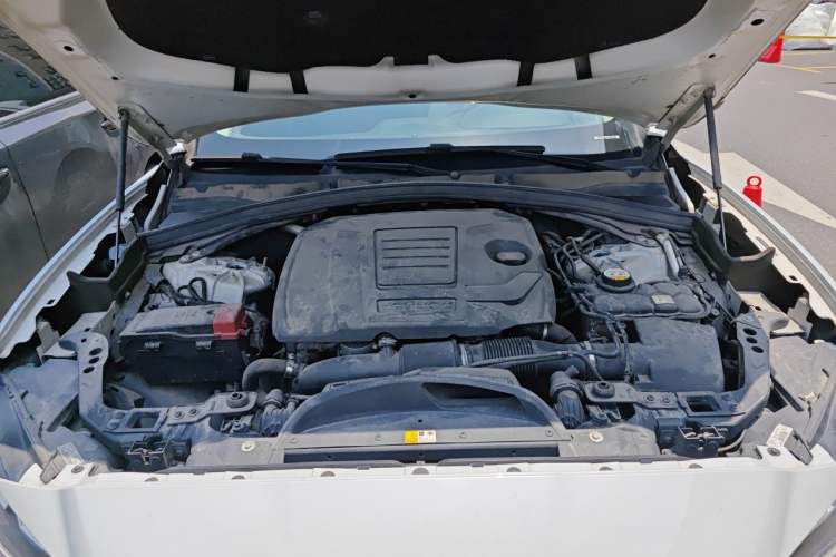 Used Jaguar F-PACE 2018 2.0T Two-Wheel Drive Urban Deluxe Edition Engine Bay