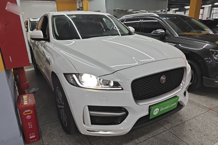 Used Jaguar F-PACE 2018 2.0T All-Wheel Drive R-Sport Sport Edition Front Right 45 Deg