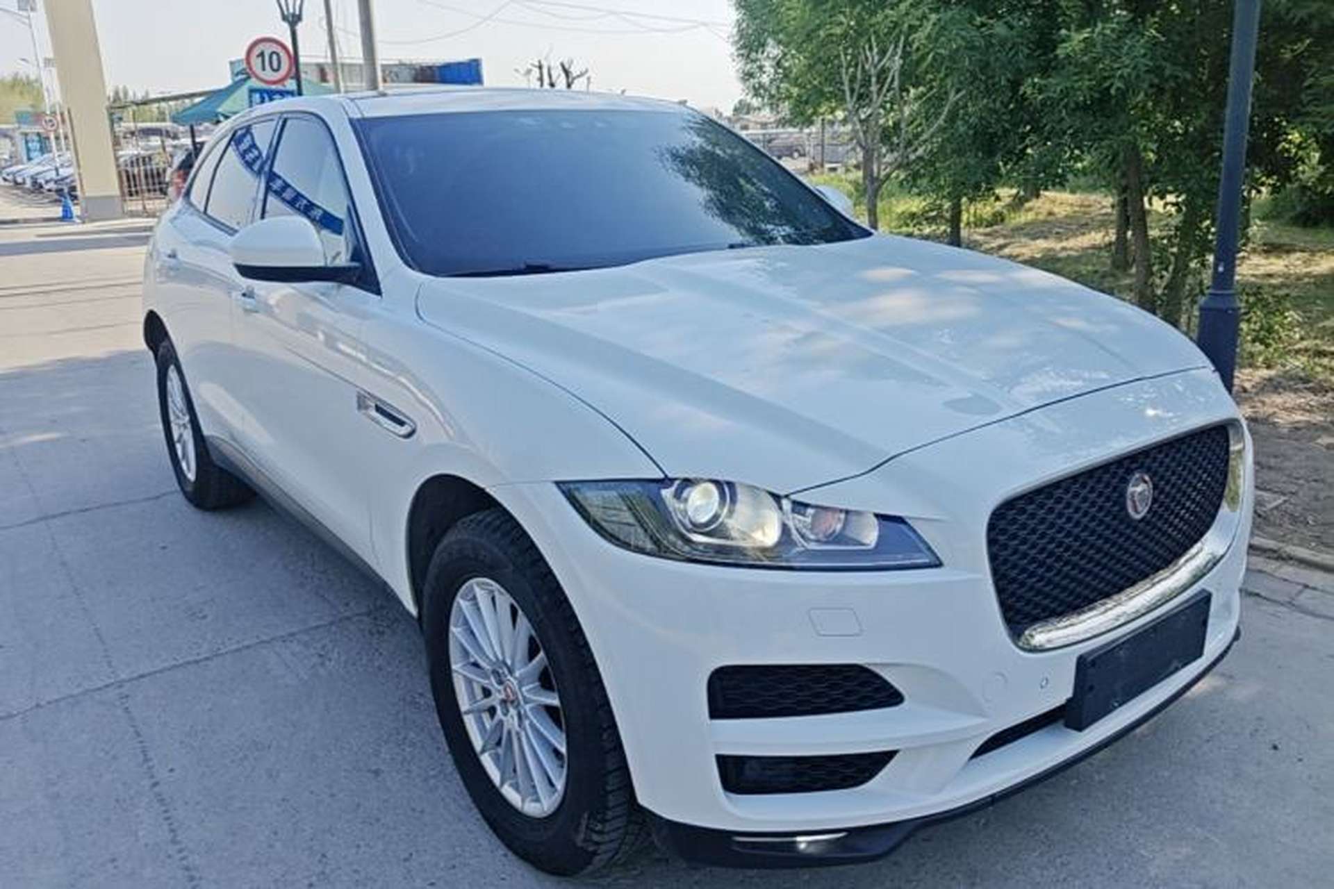 Used Jaguar F-PACE 2018 2.0T Four-Wheel Drive Urban Luxury Edition Front Right 45 Deg