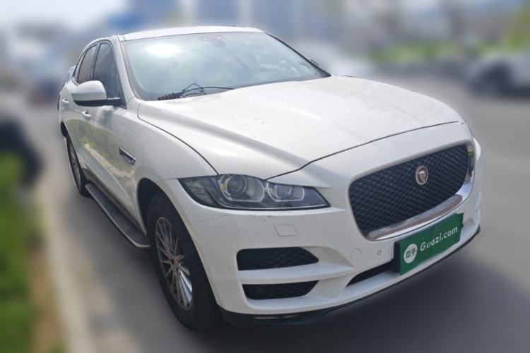 Used Jaguar F-PACE 2018 2.0T Two-Wheel Drive Urban Deluxe Edition Front Right 45 Deg
