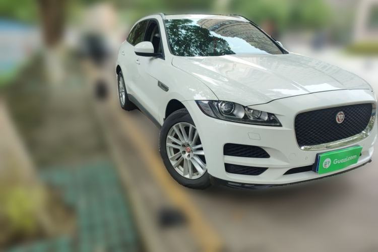 Used Jaguar F-PACE 2018 2.0T Two-Wheel Drive Urban Deluxe Edition Front Right 45 Deg