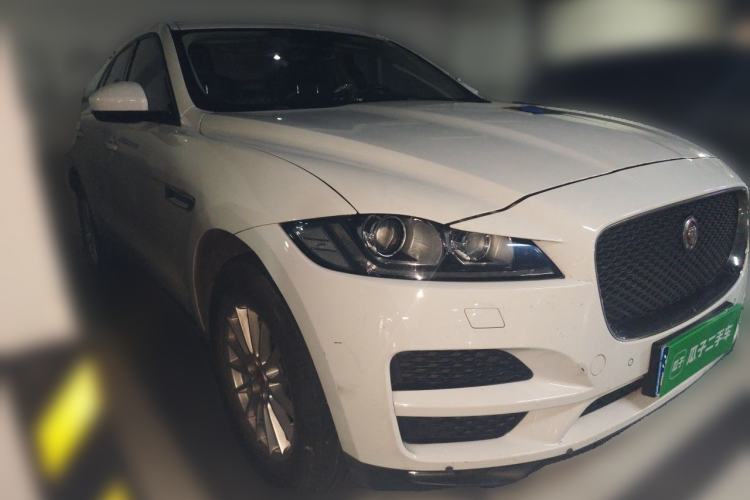 Used Jaguar F-PACE 2018 2.0T Two-Wheel Drive Urban Deluxe Edition Front Right 45 Deg