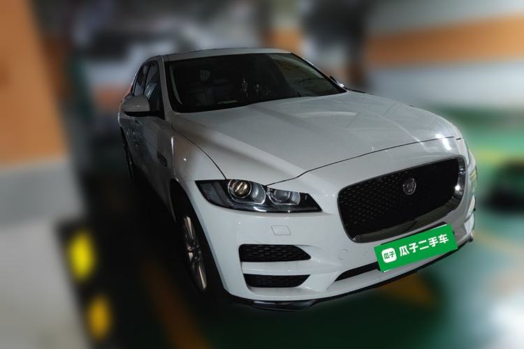 Used Jaguar F-PACE 2018 2.0T Four-Wheel Drive Urban Luxury Edition Front Right 45 Deg