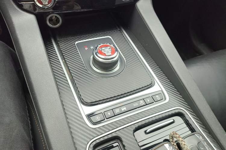 Used Jaguar F-PACE 2018 2.0T Four-Wheel Drive Urban Luxury Edition Gear Lever