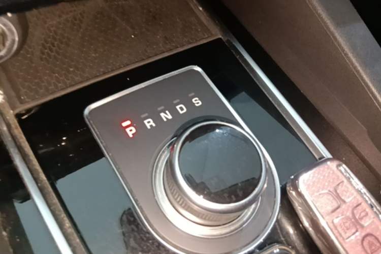 Used Jaguar F-PACE 2018 2.0T Four-Wheel Drive Urban Luxury Edition Gear Lever