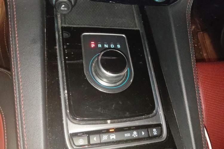 Used Jaguar F-PACE 2018 2.0T All-Wheel Drive R-Sport Sport Edition Gear Lever