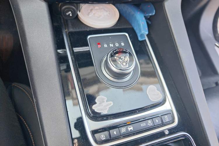 Used Jaguar F-PACE 2018 2.0T Four-Wheel Drive Urban Luxury Edition Gear Lever
