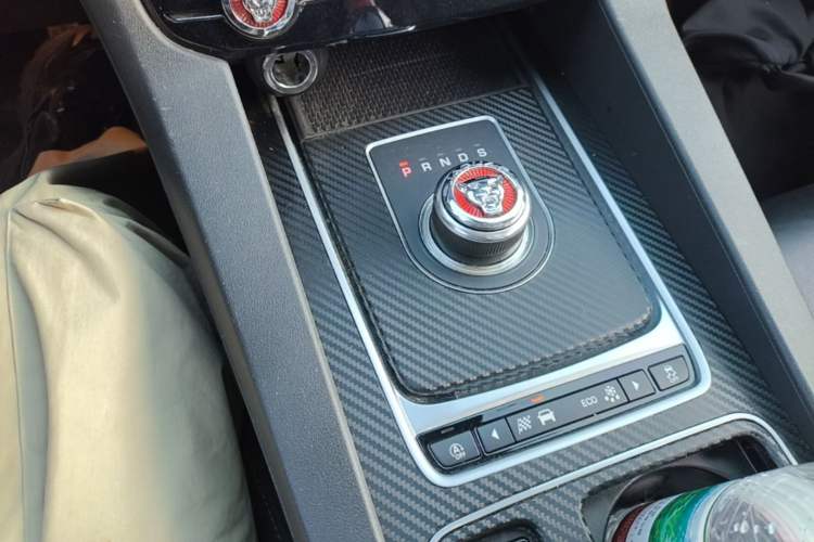 Used Jaguar F-PACE 2018 2.0T Four-Wheel Drive Urban Luxury Edition Gear Lever