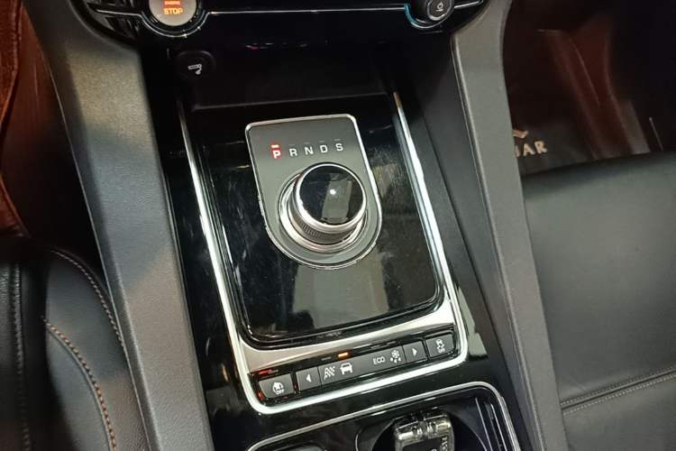Used Jaguar F-PACE 2018 2.0T Four-Wheel Drive Urban Luxury Edition Gear Lever