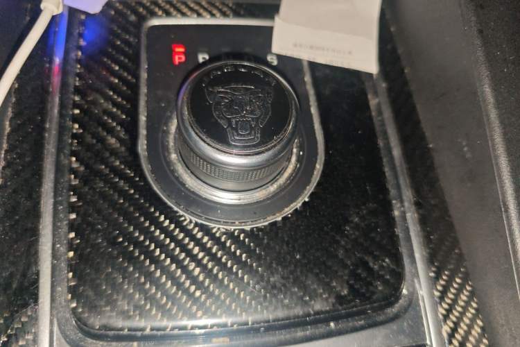 Used Jaguar F-PACE 2018 2.0T Two-Wheel Drive Urban Deluxe Edition Gear Lever