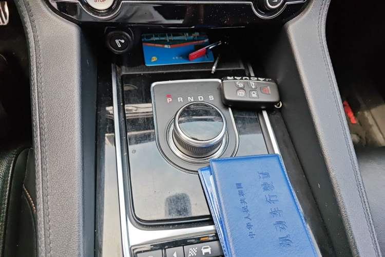 Used Jaguar F-PACE 2018 2.0T Two-Wheel Drive Urban Deluxe Edition Gear Lever