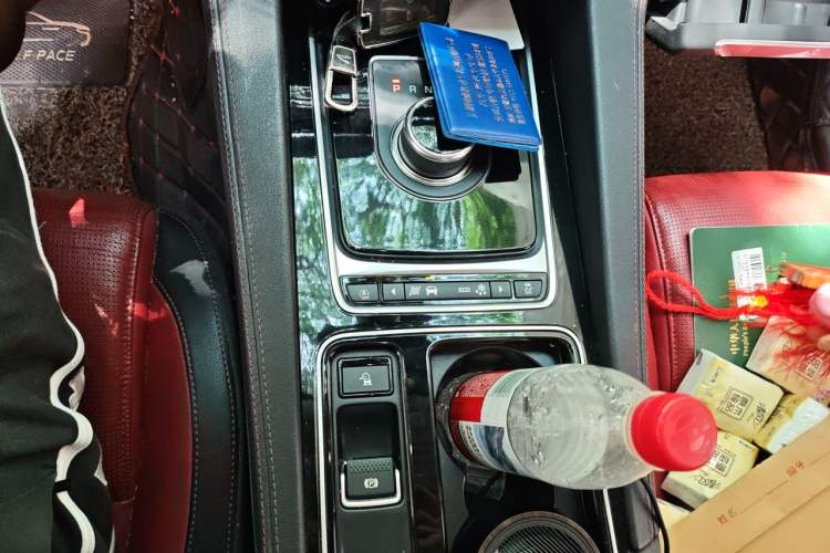 Used Jaguar F-PACE 2018 2.0T Four-Wheel Drive Urban Luxury Edition Gear Lever