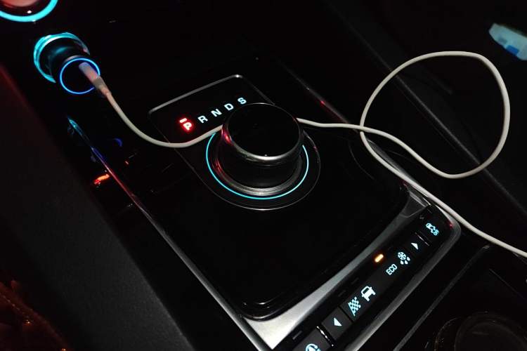 Used Jaguar F-PACE 2018 2.0T Four-Wheel Drive Urban Luxury Edition Gear Lever