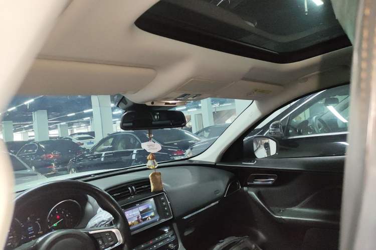 Used Jaguar F-PACE 2018 2.0T Two-Wheel Drive Urban Deluxe Edition Headliner
