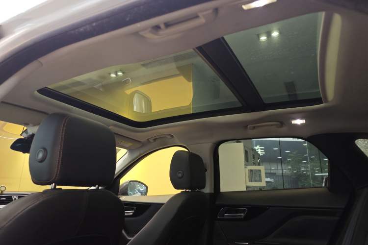 Used Jaguar F-PACE 2018 2.0T Four-Wheel Drive Urban Luxury Edition Headliner