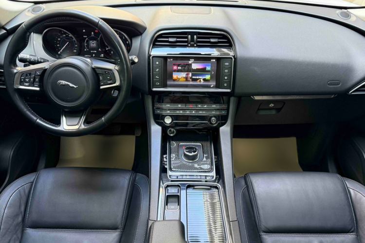 Used Jaguar F-PACE 2018 2.0T Four-Wheel Drive Urban Luxury Edition Interior 1