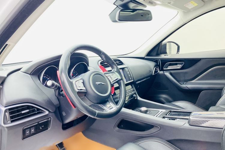 Used Jaguar F-PACE 2018 2.0T Two-Wheel Drive Urban Deluxe Edition Interior 1