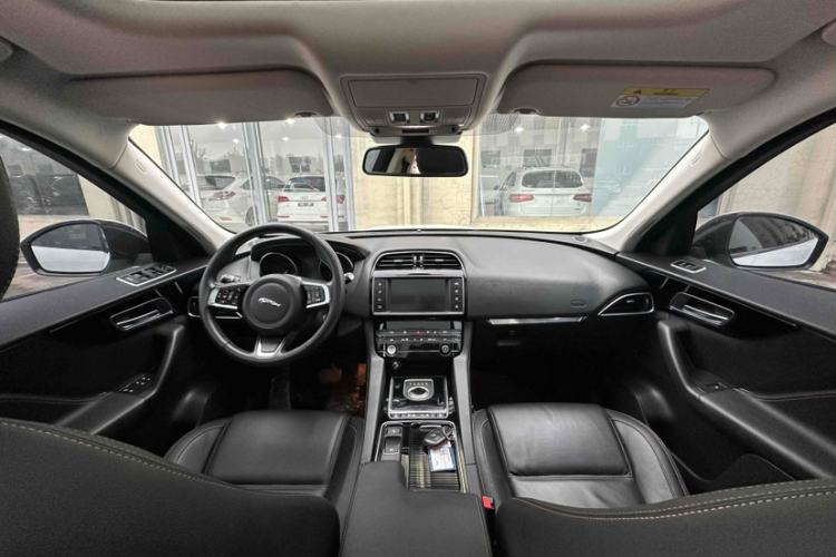 Used Jaguar F-PACE 2018 2.0T Two-Wheel Drive Urban Deluxe Edition Interior 1